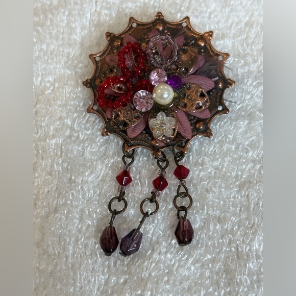 Ornate Antiqued Metal Sparkling Brooch Pin Unisex - Picture 3 of 9